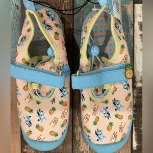 Bluey size 13/1 Toddler quick drying water shoes new